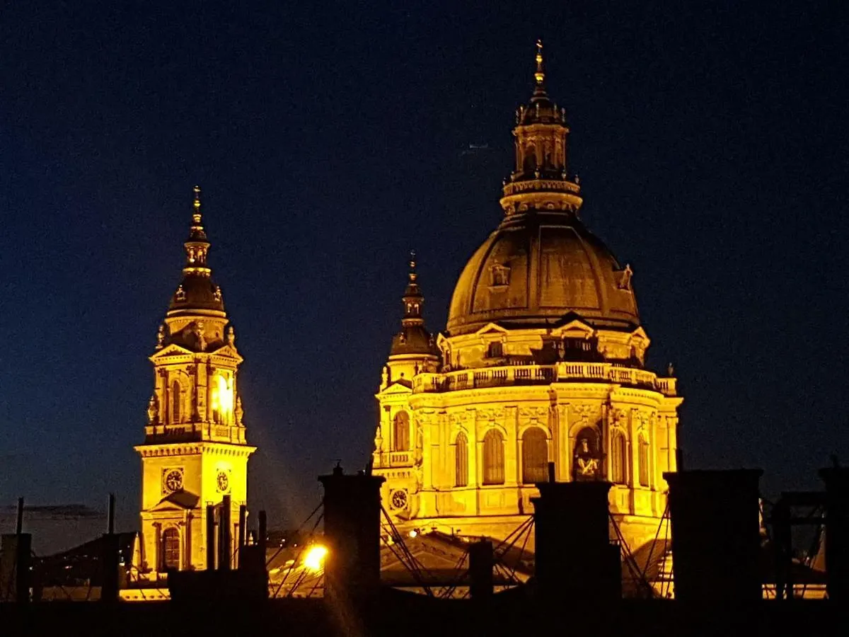 Skyline View Apartment With En Suite Sauna Budapest Hungary