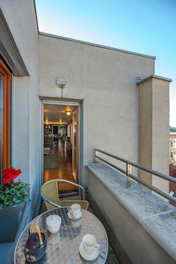 Skyline View Apartment With En Suite Sauna Budapest Hungary